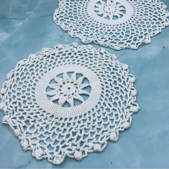 set of two vintage handmade doilies, 7" and 8" round, cream, white, sun pattern - Picture 2 of 7